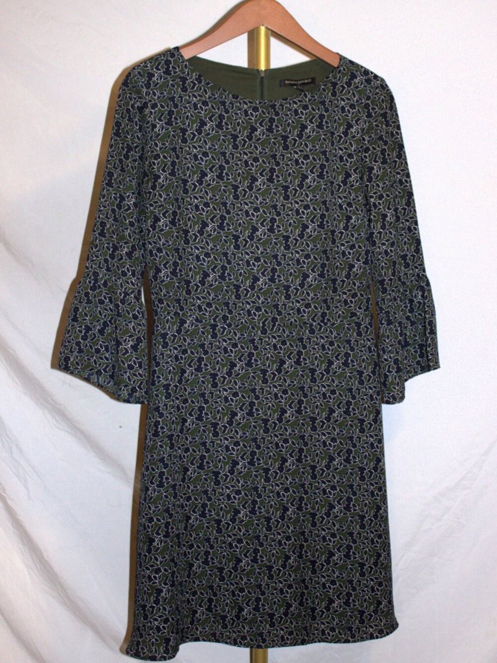 Banana Republic Olive Green w/ Navy Floral 3/4 Bell Sleeve Knee Length Dress